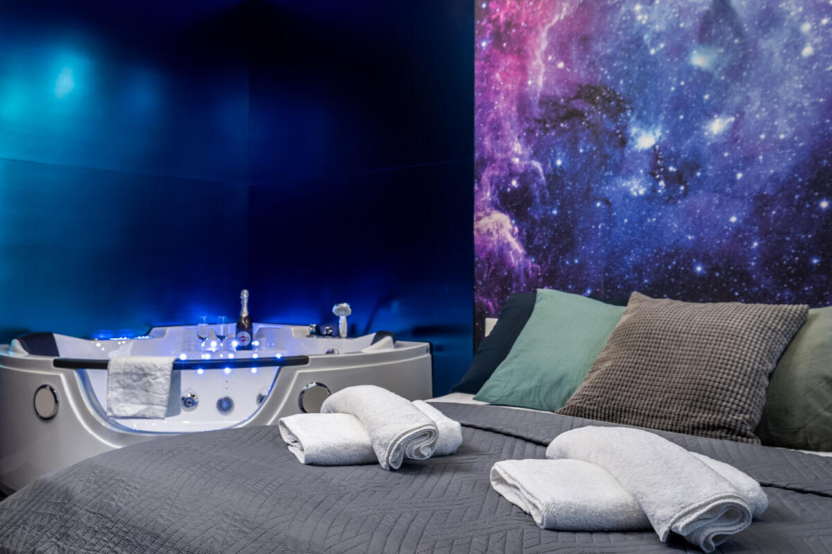 Apartament Galaxy z jacuzzi i LED - Wadowice